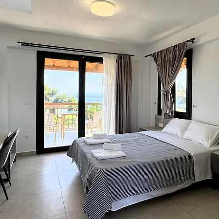 Ammos Casta Beachfront شقة