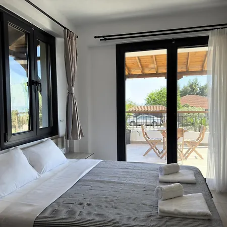 Ammos Casta Beachfront شقة
